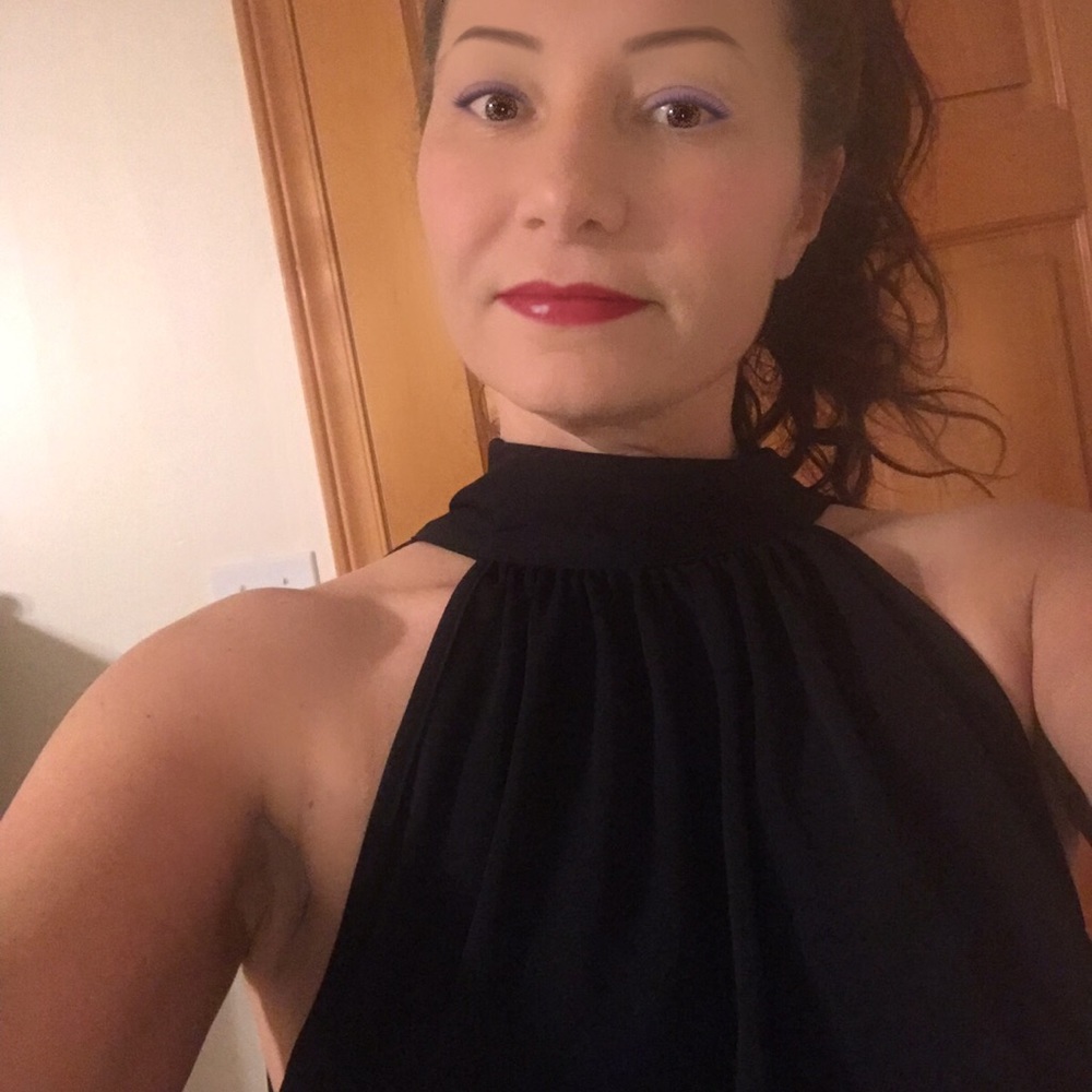 Dreamy Kenneth Cole EUC LBD sleeveless tie neck.